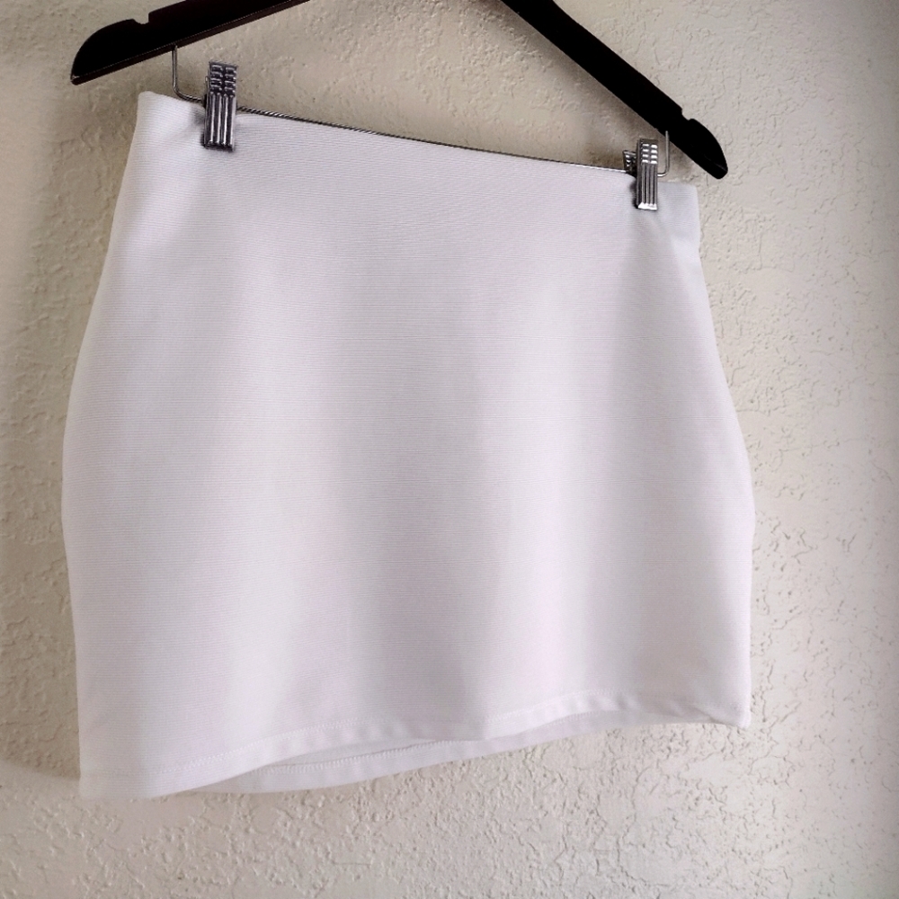 Zara Ribbed White Mini Skirt - Picture 3 of 6